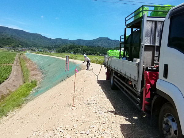 岩手県盛岡市の土木・法面工事 株式会社グリーン・ベネフィット/種子散布工